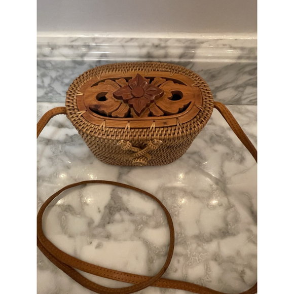 Dewi Handbags - DEWI CROSSBODY RATTAN BASKET WEAVE AND WOOD PURSE